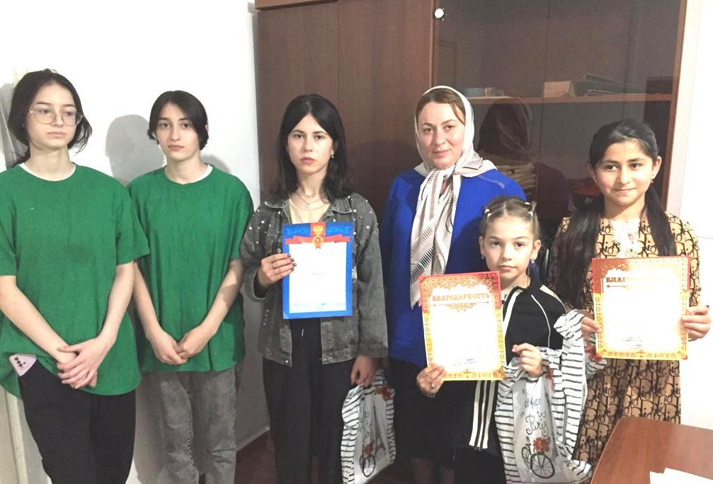 В центре соцобслуживания Дахадаевского района прошел конкурс стихов, приуроченный Дню Конституции Дагестана